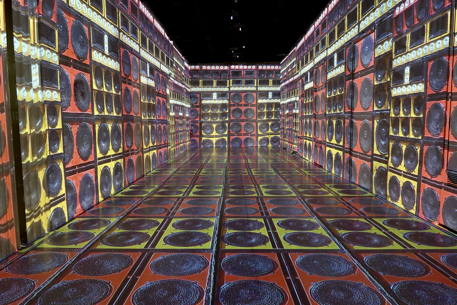 Gê Viana: installation